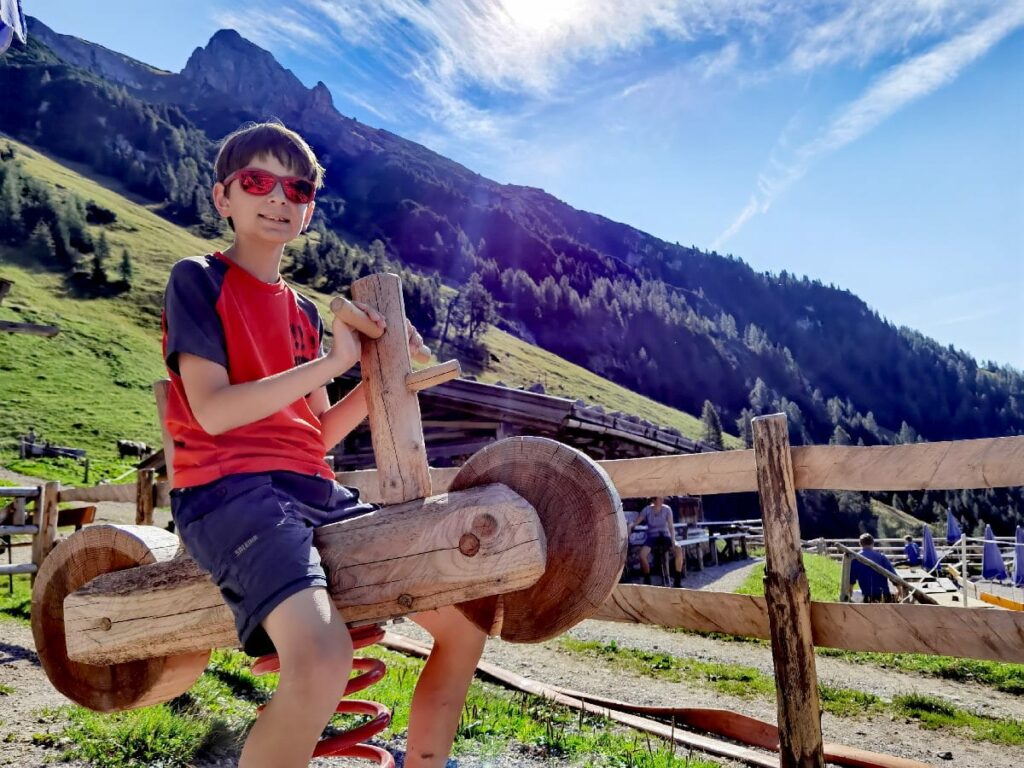 Tolle Achensee Wanderung - vom Dalfazer Wasserfall zur Dalfazalm mit Spielplatz