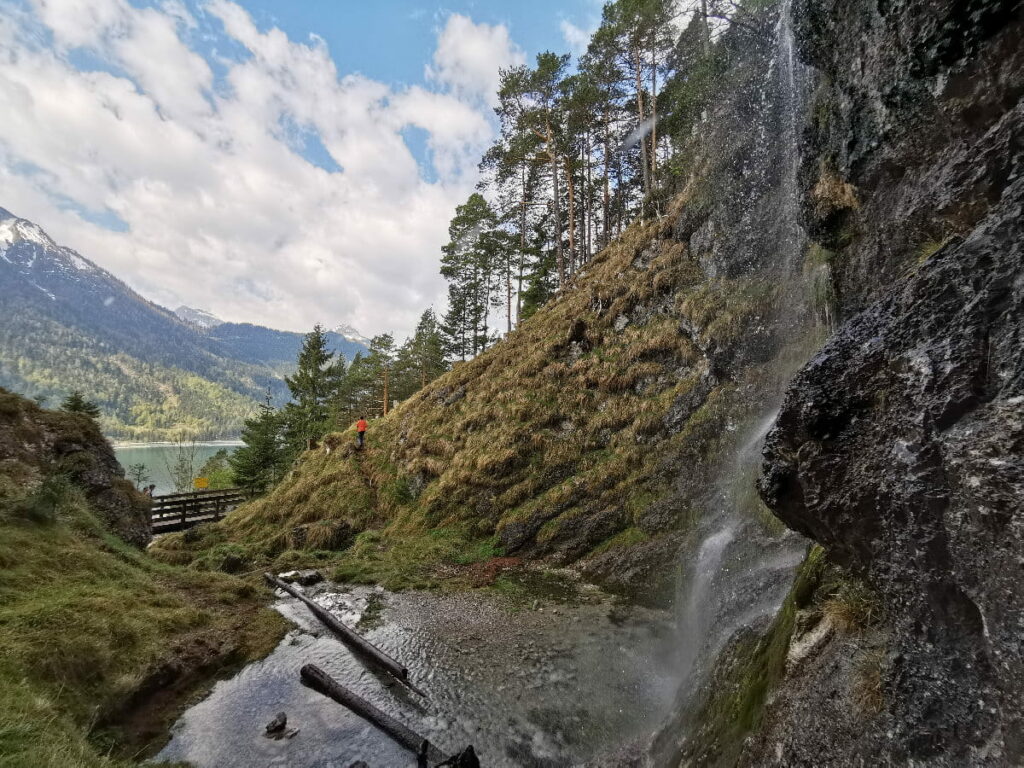 Buchauer Wasserfall am Achensee - mit Blick zum See