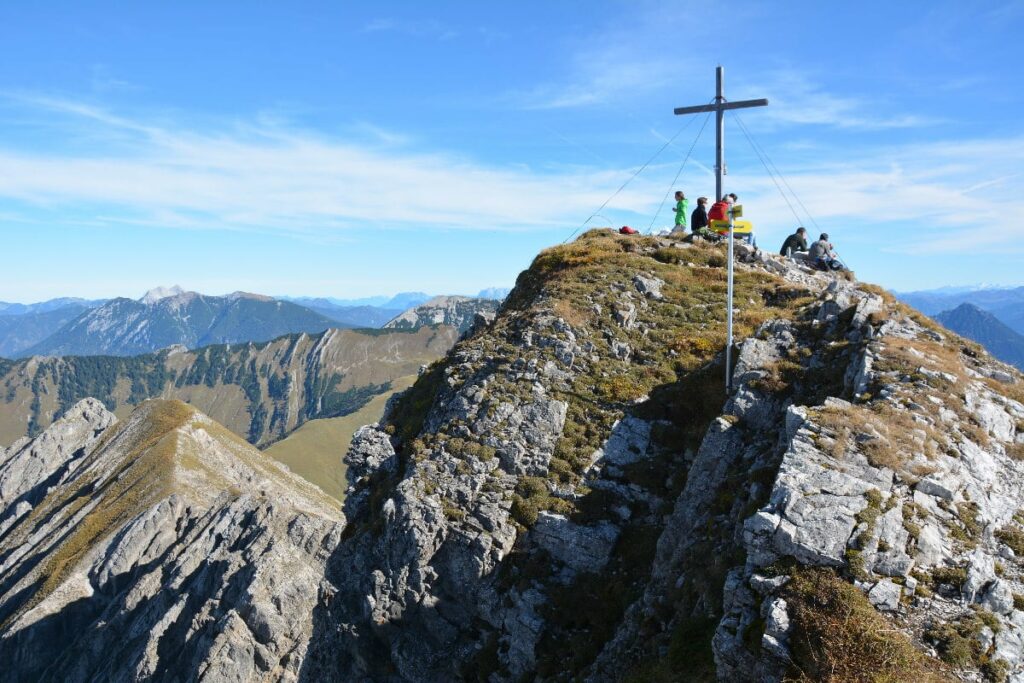 Der Ausblick auf der Mondscheinspitze ist schön, der Gipfel gerne bevölkert