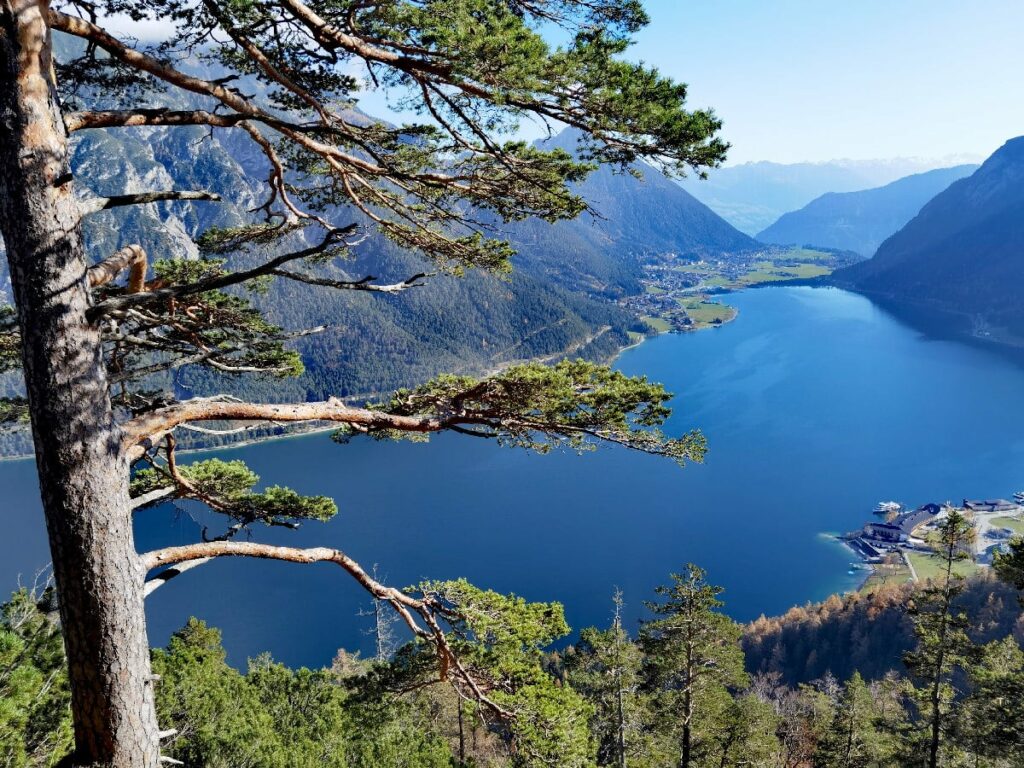 Beim Aufstieg zur Seebergspitze der Blick auf den Achensee