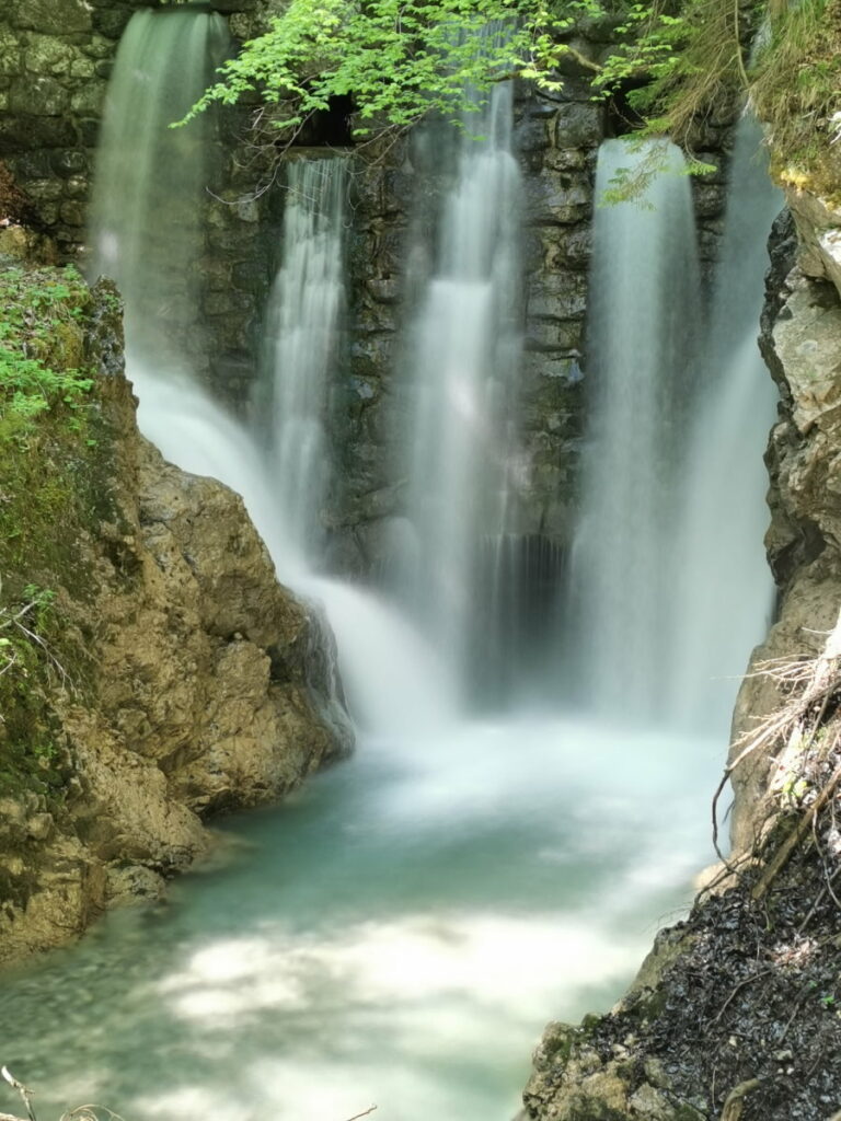 Wasserfälle Achensee: Im Frühling sind das die oberen Wasserfälle in der Wolfsklamm